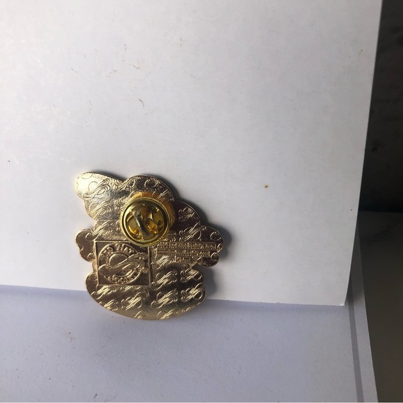 Red Hat Society pin - Picture 2 of 2